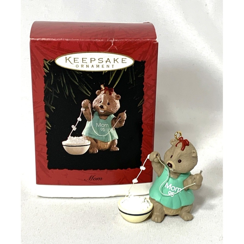 Hallmark Keepsake Ornament 1995- Mom - Beaver Stringing Popcorn